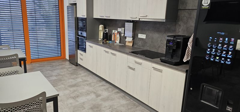 Kuchynska linka s podlahou BUKOMA STONE CLICK XL Beton Kamen Sedy